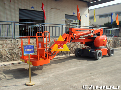 牛力亮相鶴山市投資環(huán)境推介會(huì)、專用車產(chǎn)業(yè)孵化中心